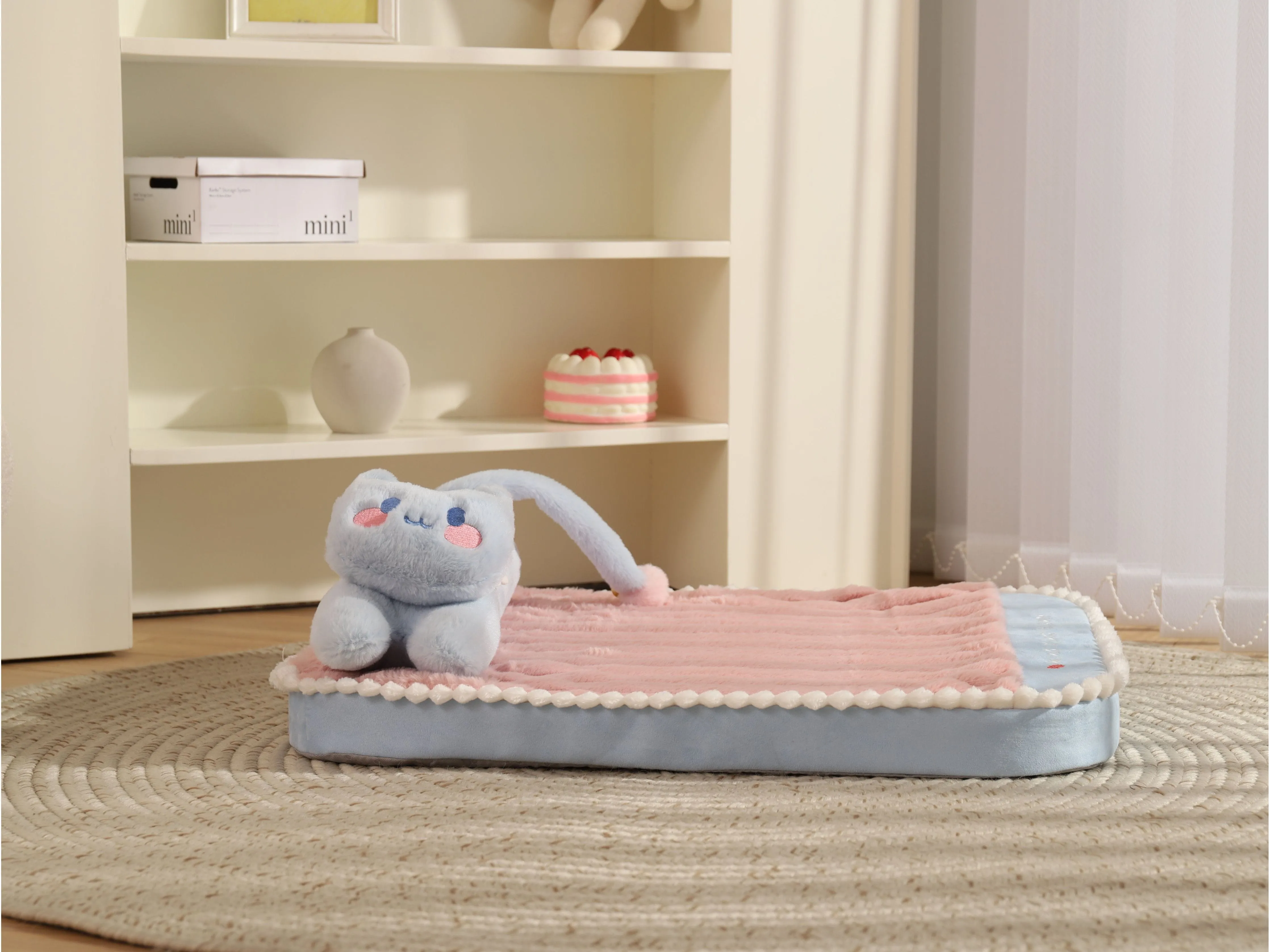 Meow Meow - Flying Meow Pillow Nest Cushion Pets Qatar